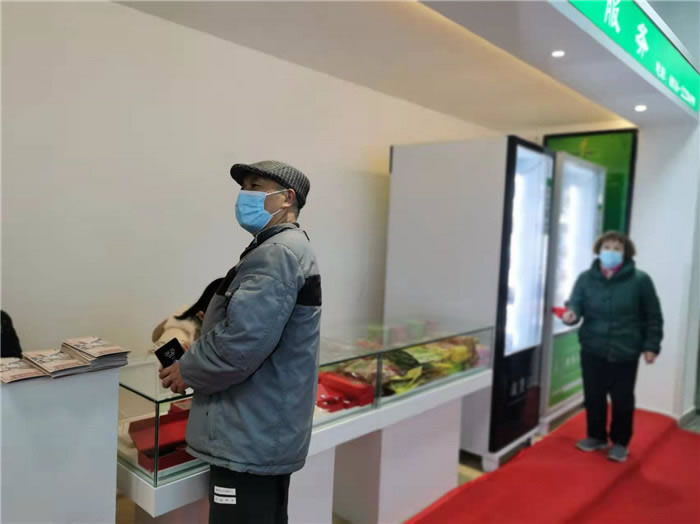 四川中青旅綿陽(yáng)分社、綿陽(yáng)市中旅假日旅行社、綿陽(yáng)自來(lái)文化傳播有限公司24H自助售貨服務(wù)盛大開(kāi)業(yè)