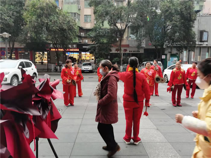 四川中青旅綿陽(yáng)分社、綿陽(yáng)市中旅假日旅行社、綿陽(yáng)自來(lái)文化傳播有限公司24H自助售貨服務(wù)盛大開(kāi)業(yè)