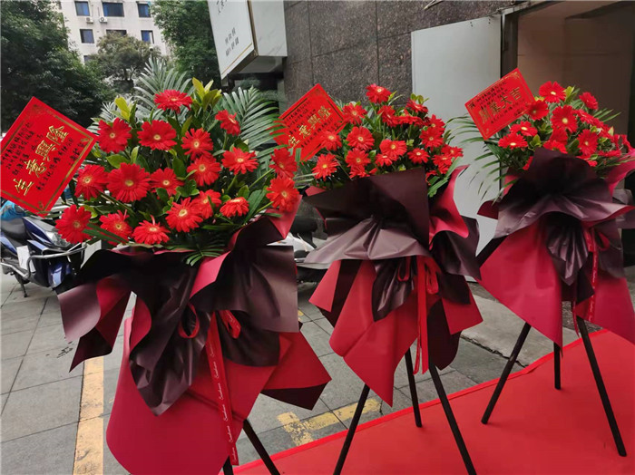 四川中青旅綿陽(yáng)分社、綿陽(yáng)市中旅假日旅行社、綿陽(yáng)自來(lái)文化傳播有限公司24H自助售貨服務(wù)盛大開(kāi)業(yè)