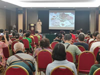 綿陽(yáng)中旅行假日旅行社舉行胡楊林、南疆專列推薦會(huì)